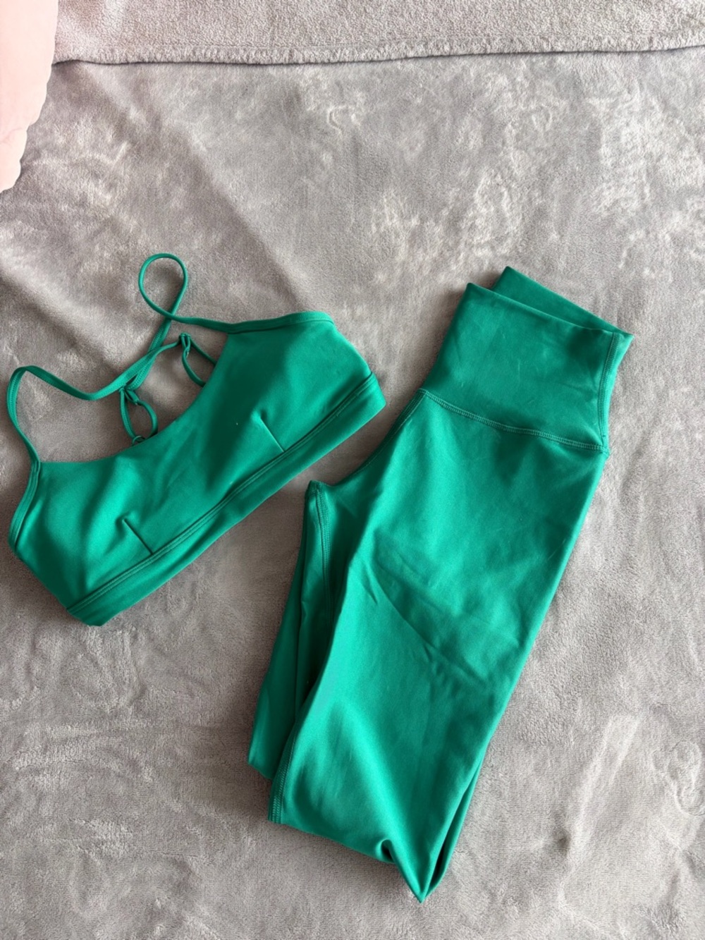 ALO Yoga Emerald Green Sports Bra and Leggings Set